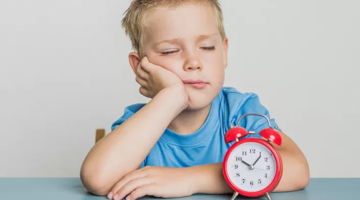 Niño madrugando Niño madrugando