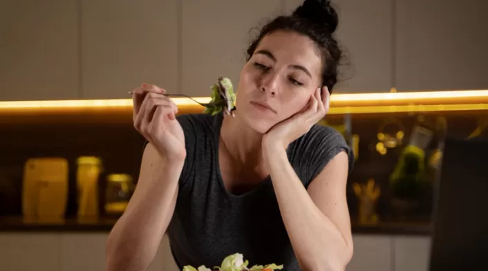 Para identificar señales tempranas, sugirió observar cambios en el comportamiento alimentario o emocional. Para identificar señales tempranas, sugirió observar cambios en el comportamiento alimentario o emocional.
