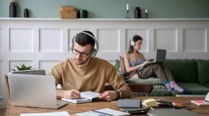 Los beneficiados podrán estudiar desde distancia, ya que la beca contempla la educación virtual.