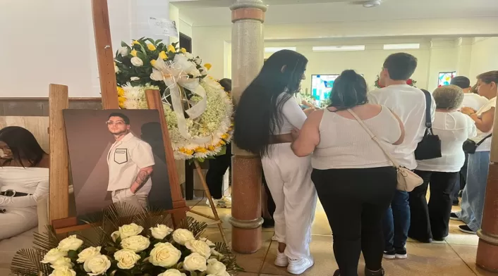 Familiares y amigos despiden a BKing en emotiva ceremonia en Campos de Paz. Justicia divina y homenaje al cantante urbano. Familiares y amigos despiden a BKing en emotiva ceremonia en Campos de Paz. Justicia divina y homenaje al cantante urbano.