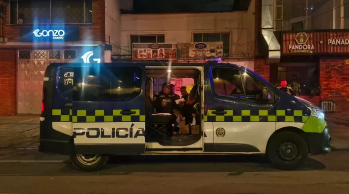 el soldado resultó herido en la mano derecha por un disparo de arma traumática. el soldado resultó herido en la mano derecha por un disparo de arma traumática.