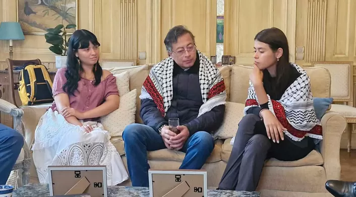 Presidente Gustavo Petro y colombianas liberadas. Presidente Gustavo Petro y colombianas liberadas.