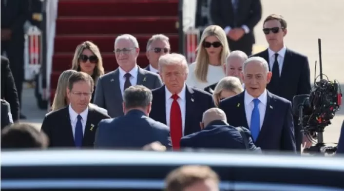 Donald Trump llegó este lunes a Israel para asistir a la entrega de los rehenes secuestrados por Hamás. Donald Trump llegó este lunes a Israel para asistir a la entrega de los rehenes secuestrados por Hamás.