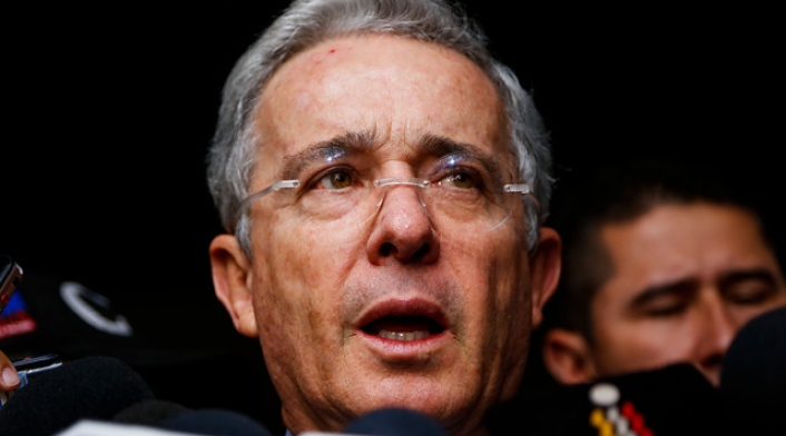 Alvaro-uribe-Mauricio-Alvarado.jpg