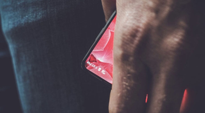 Andy-Rubin-smartphone-sin-biseles.jpg