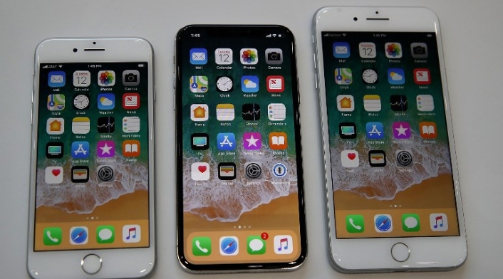 AppleiPhone8iPhoneXAFP.jpg