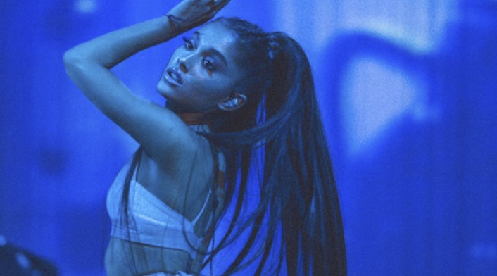 ArianaGrandeOFICIALFACEBOOK1.jpg