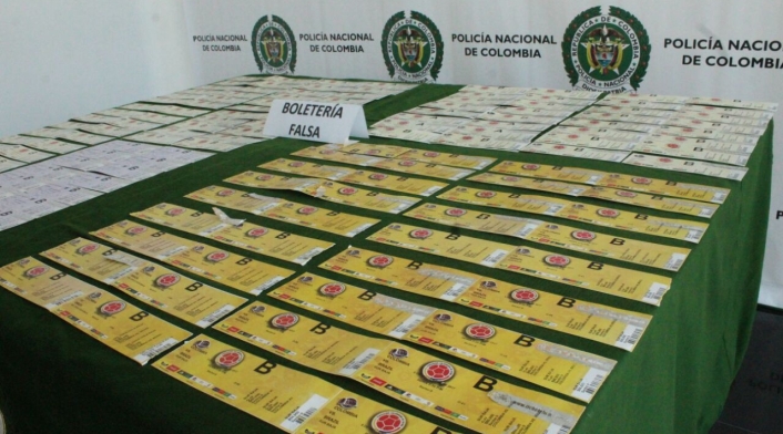 Boletas fraudulentas decomisadas. BoletasColombiaBrasilFM1.jpeg