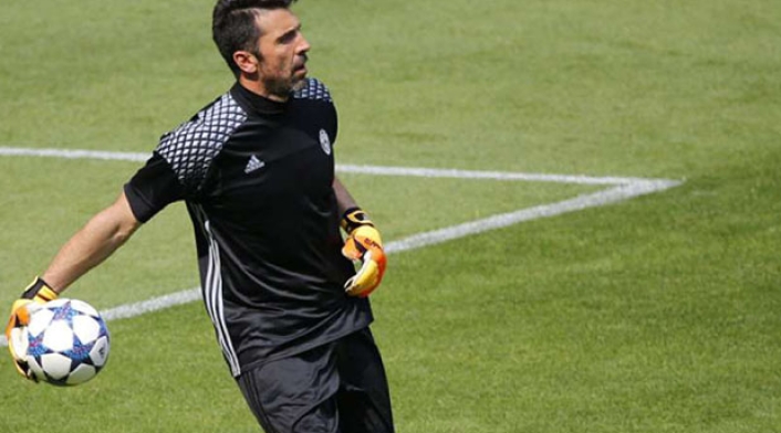 BuffonCardiffAFP.jpg