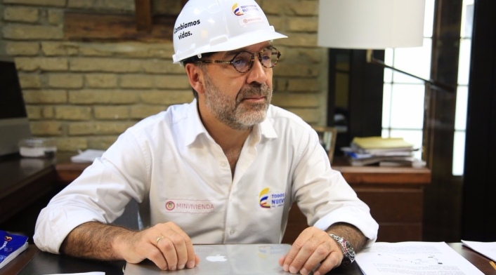 CamiloSánchezMinViviendaFOTOOFICIAL.jpg
