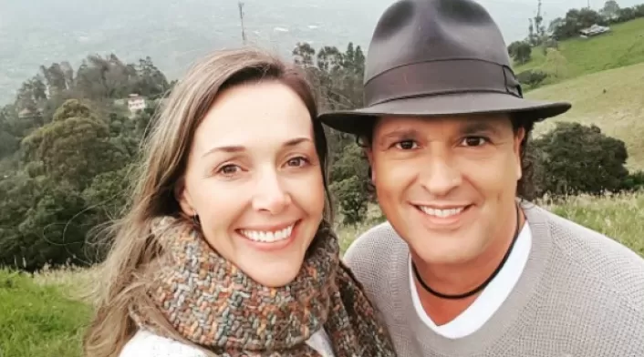 Claudia-Elena-Vasquez-Carlos-Vives-LA-FM-claudiaelenaoficial.jpg