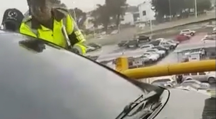 ConductoraUberAgresionPoliciaBogota3.jpg