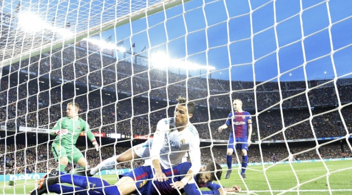 CristianovsPiqueClasicoAFP.jpg