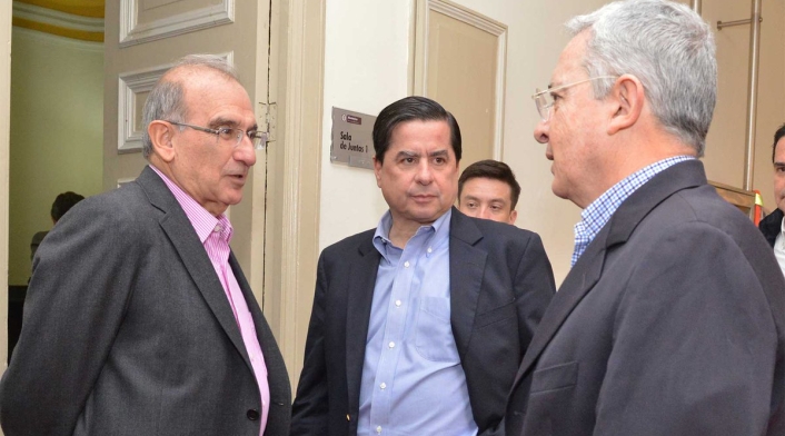 DELACALLEURIBEPRESIDENCIAOFI1.jpg