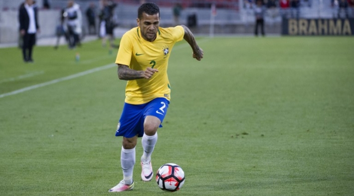 Dani-Alves-LAFm-AFP.jpg