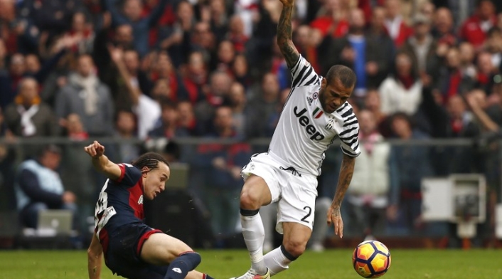 Dani-Alves-LAFm-AFP1.jpg