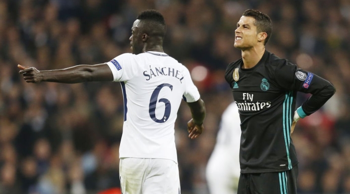 Davinson-Sánchez-LA-FM-@Spurs_ES.jpg