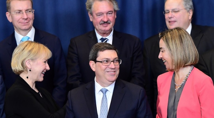 El-ministro-de-Relaciones-Exteriores-de-Cuba-Bruno-Rodríguez-Parrilla-y-la-Alta-Representante-de-la-UE-para-Relaciones-Exteriores-Federica-Mogherini-AFP.jpg