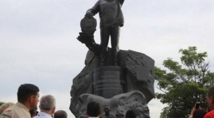 Estatua-Chavez.jpg