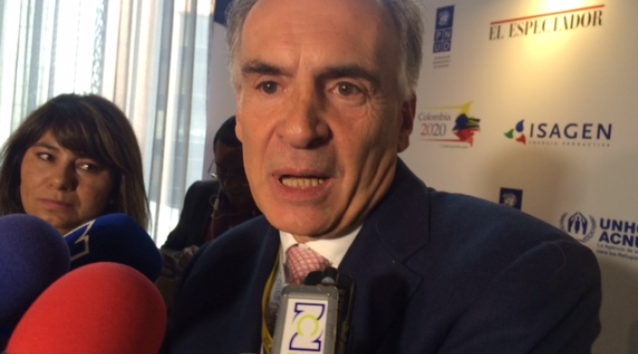 JeanArnaultLAFMRCNRADIO.jpg
