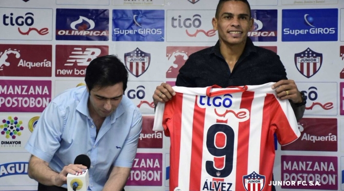 JonathanÁlvezFichajeJuniorOFICIAL.jpg