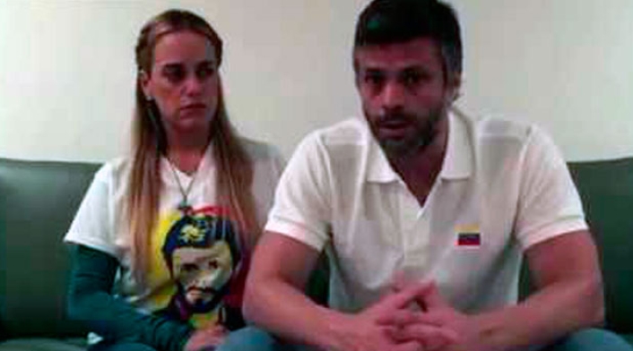 Leopoldo López junto a su esposa Lilian Tintori, en medio de su detención. Leopoldo López junto a su esposa Lilian Tintori, en medio de su detención.