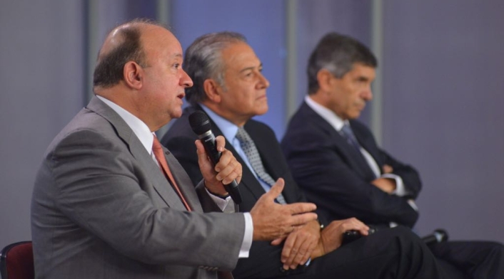MinDefensaLuisCarlosVillegasFotoOficial.jpg