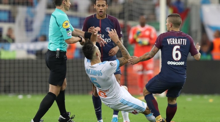 NeymarFaltasRojaAFP.jpg