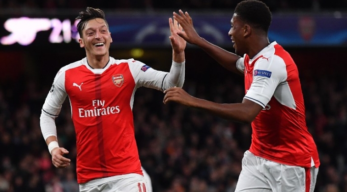 OZILARSENALEMIRATEAFP1.jpg