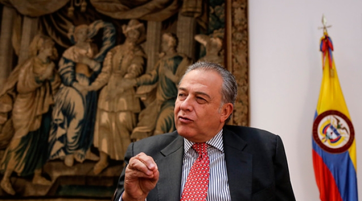OscarNaranjocolprensa.jpg