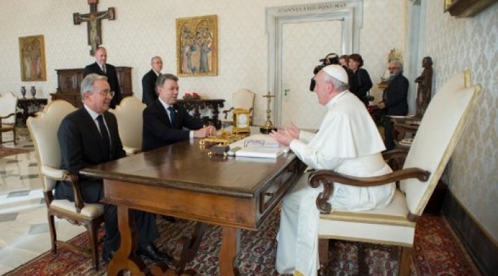 Papa-Santos-Uribe-AFP.jpg