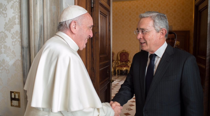 PapaFranciscocamisetaSeleccionColombia4.jpg