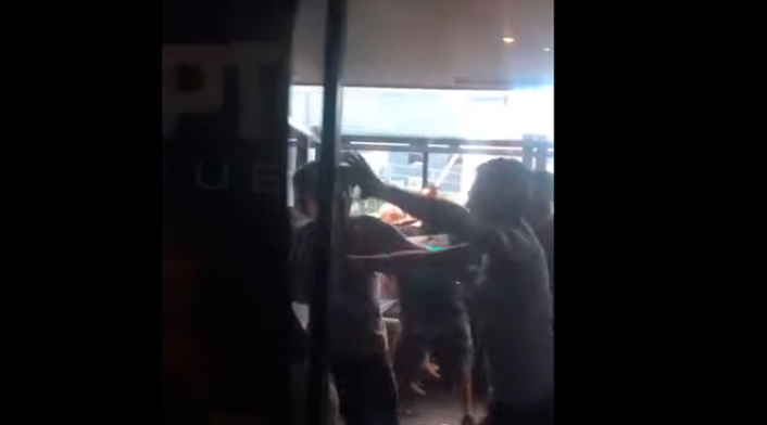 Pelea-en-pub-de-Australia.jpg