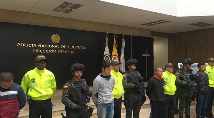 Policia-LA-FM-2.jpg
