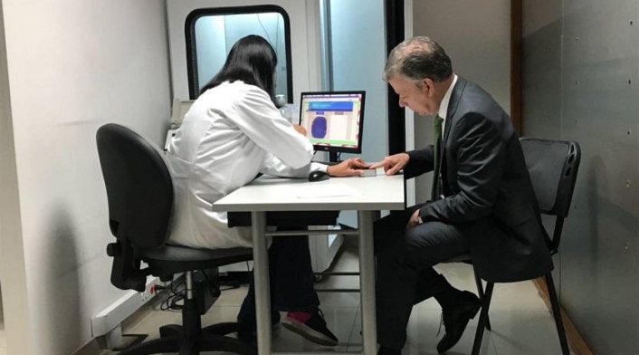 Presidente-Juan-Manuel-Santos-renovó-su-licencia-de-conducción.jpg