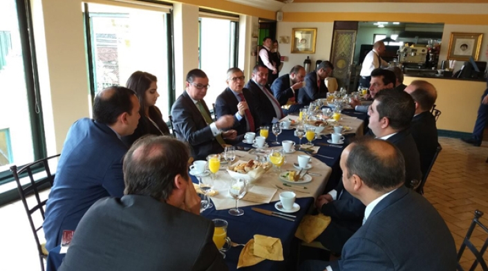 ReunionGaviriaBancadaSuminLAFM.jpg
