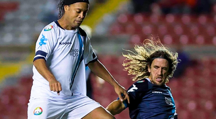 RonaldinhoPuyolFotoTWITTERRonaldinho.jpg