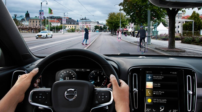 SUV-Volvo-XC4-5.jpg