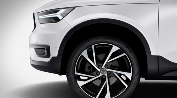 SUV-Volvo-XC4-7.jpg
