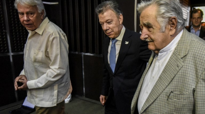 Santos-Gonzalez-Mujica-LA-FM-AFP.jpg