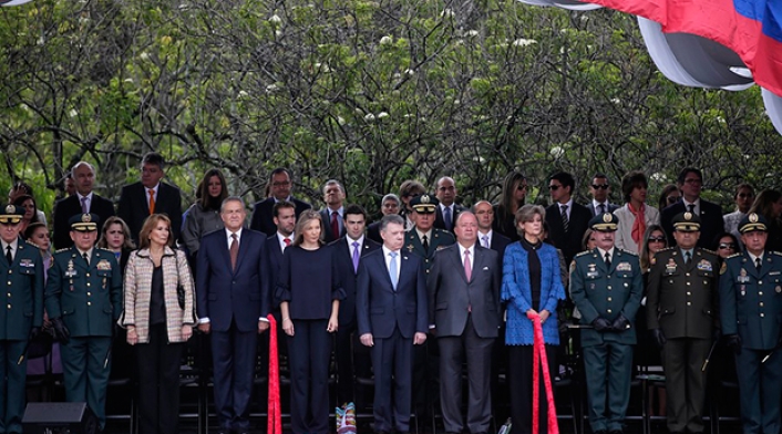 Santosdesfilemilitarcolprensa.jpg