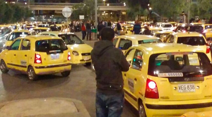 Taxistas-riña-suministrada-a-LA-FM.jpg