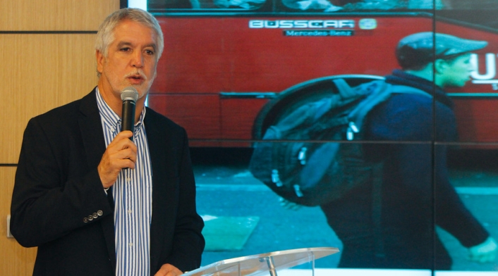 TransmilenioPeñalosaCOLPRENSA1.jpg