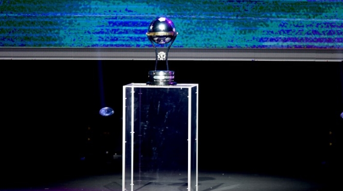 TrofeoCopaSudamericanaAFP-2.jpg