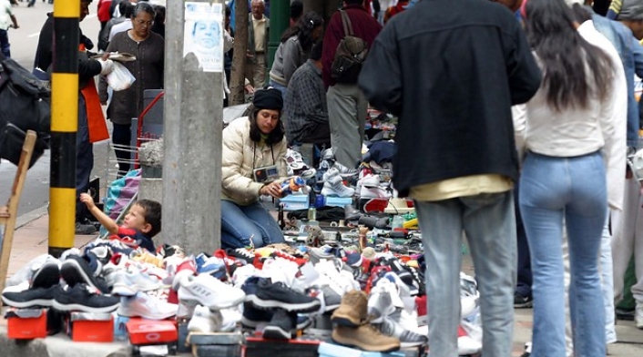 Comercio, hoteles y restaurantes son los sectores con más trabajadores informales. Comercio, hoteles y restaurantes son los sectores con más trabajadores informales.
