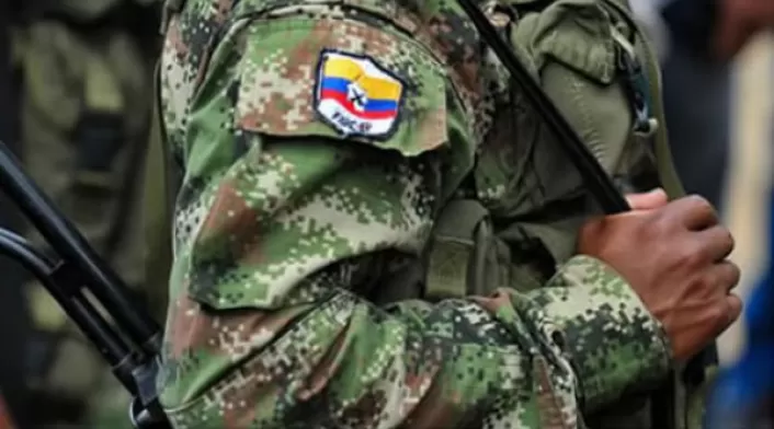 Disidentes de las Farc farc_con_uniforme_afp.jpg