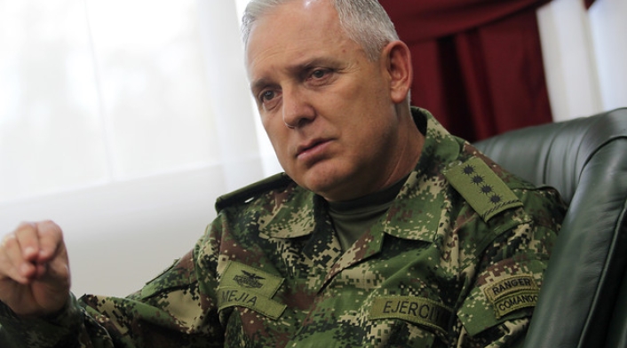 generalalbertomejiacolprensareflafm1.jpg
