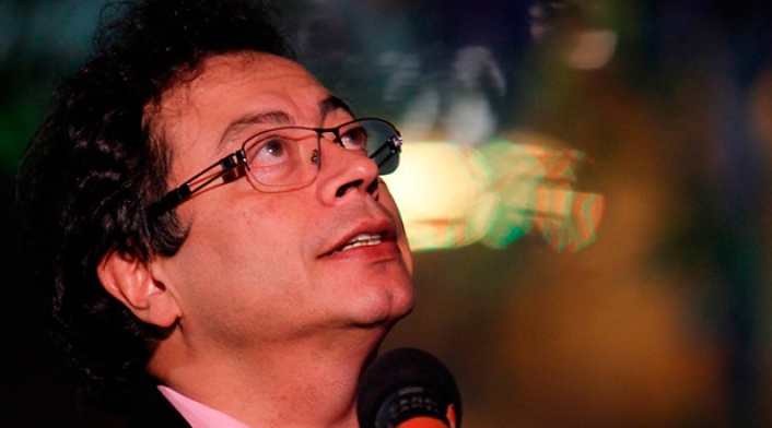 gustavopetrocolprensalafm1.jpg