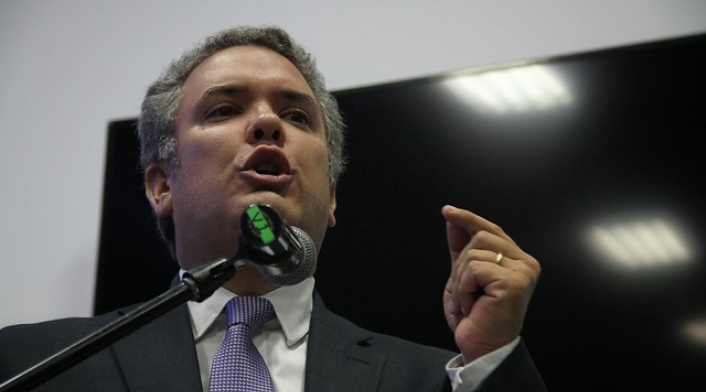 ivanduquecolprensa.jpg
