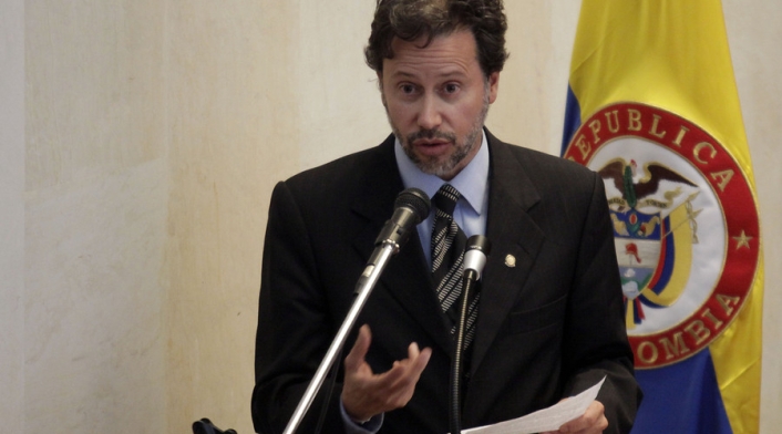 nestroraulcorrea1colprensalafm1.jpg